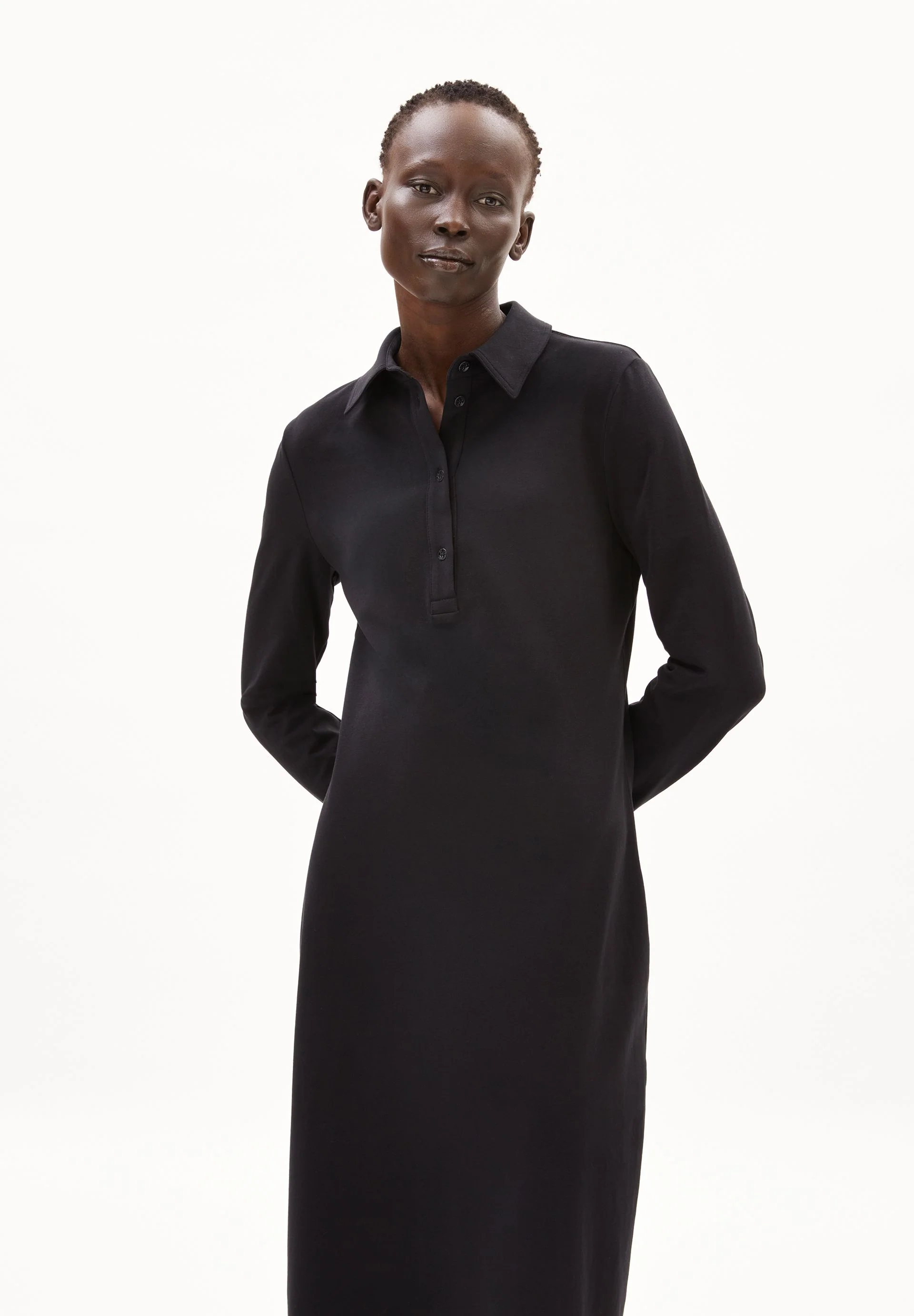 ANINIAA | black