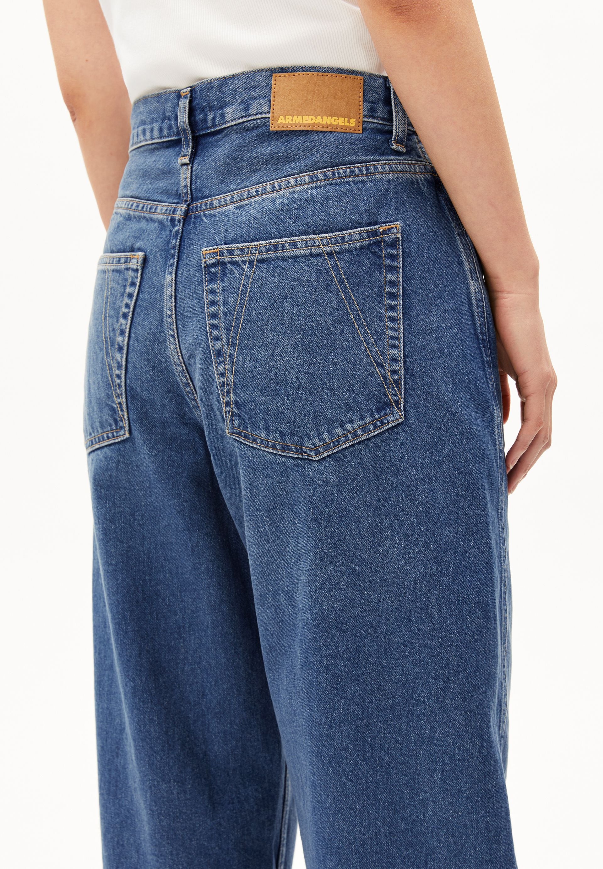 BAARLY HIGH WAIST BARREL JEANS | crunchy - Image 3
