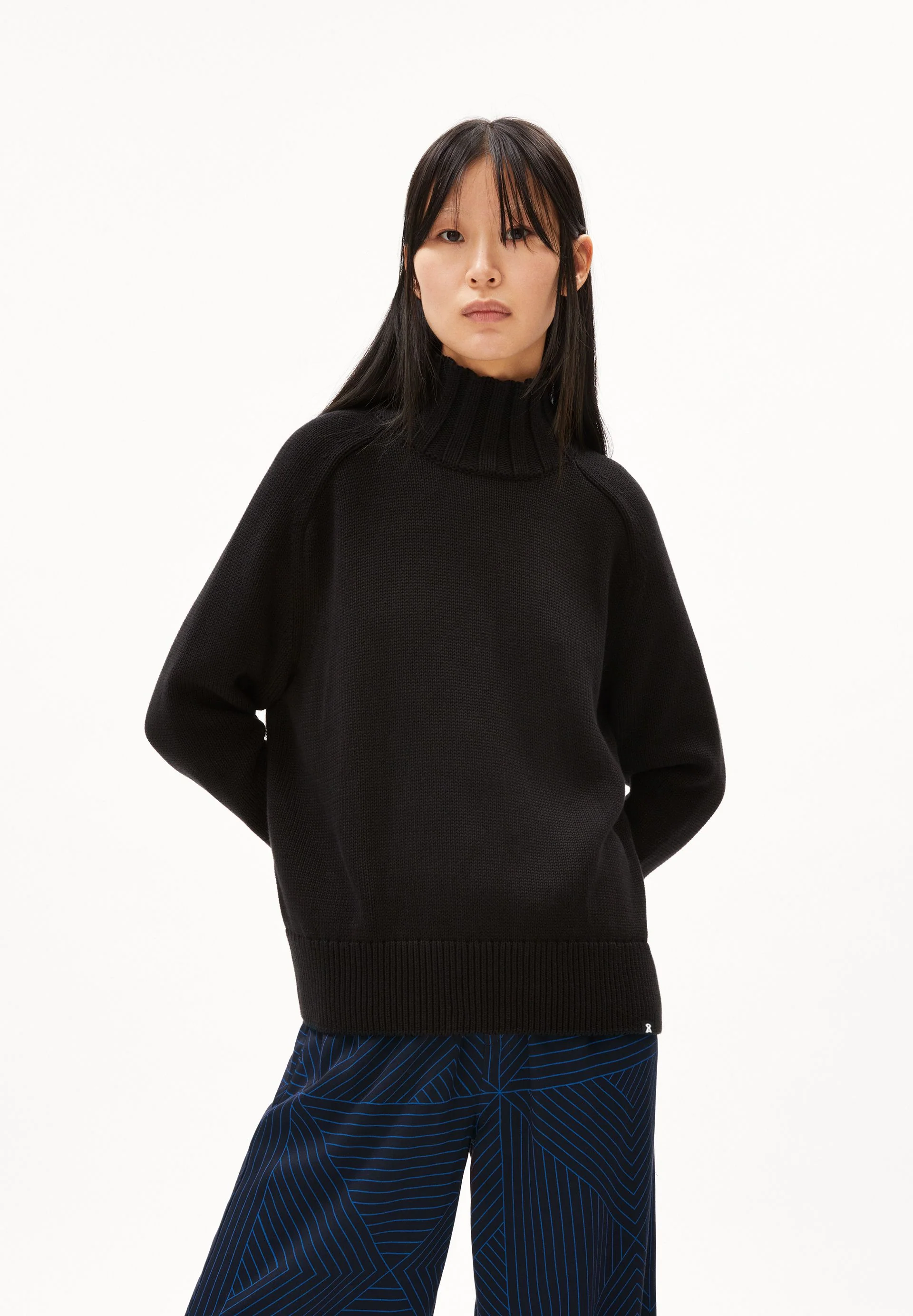 CAAMILE COMPACT | black
