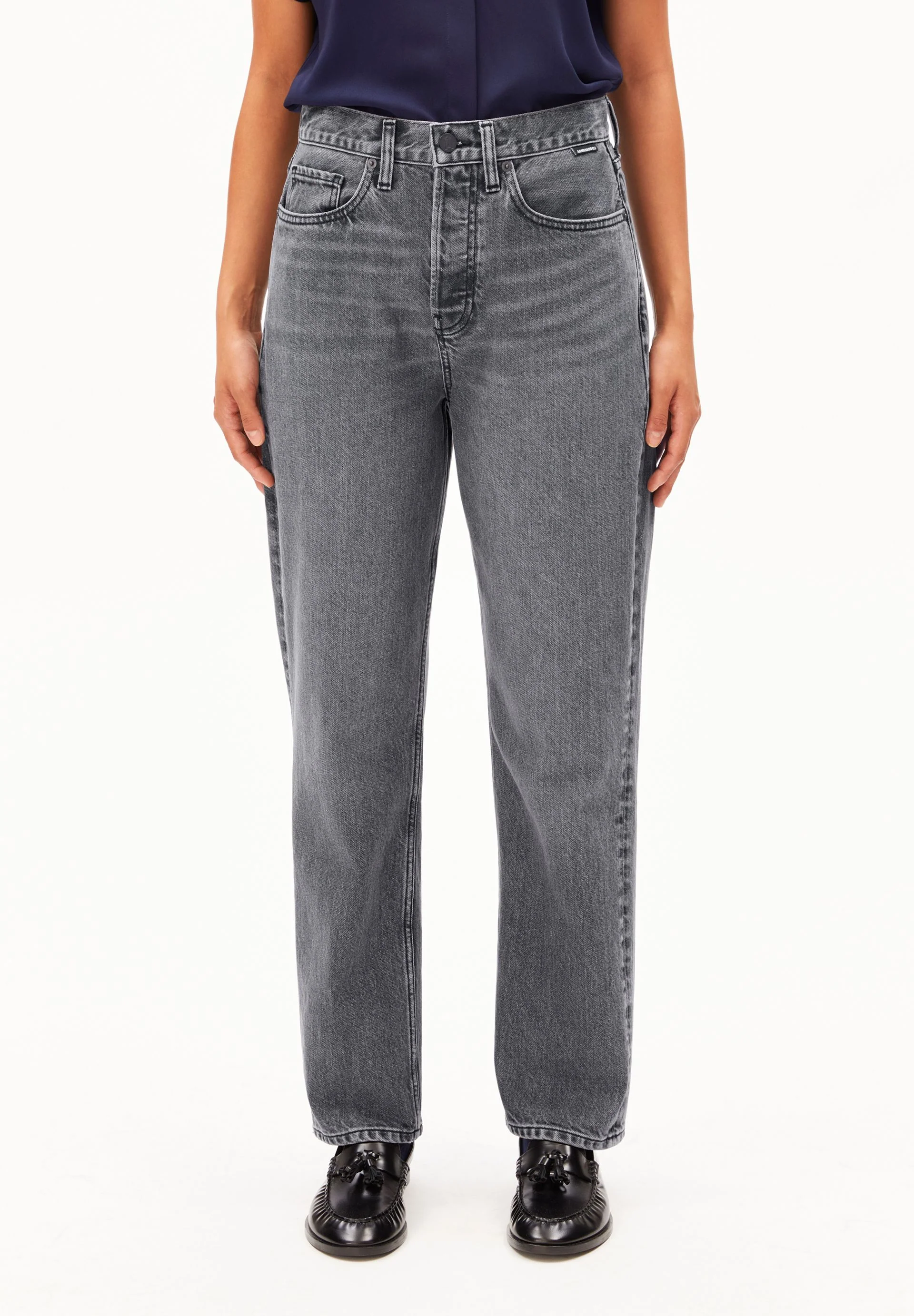 AAIKALA HIGH WAIST STRAIGHT JEANS | soft ash