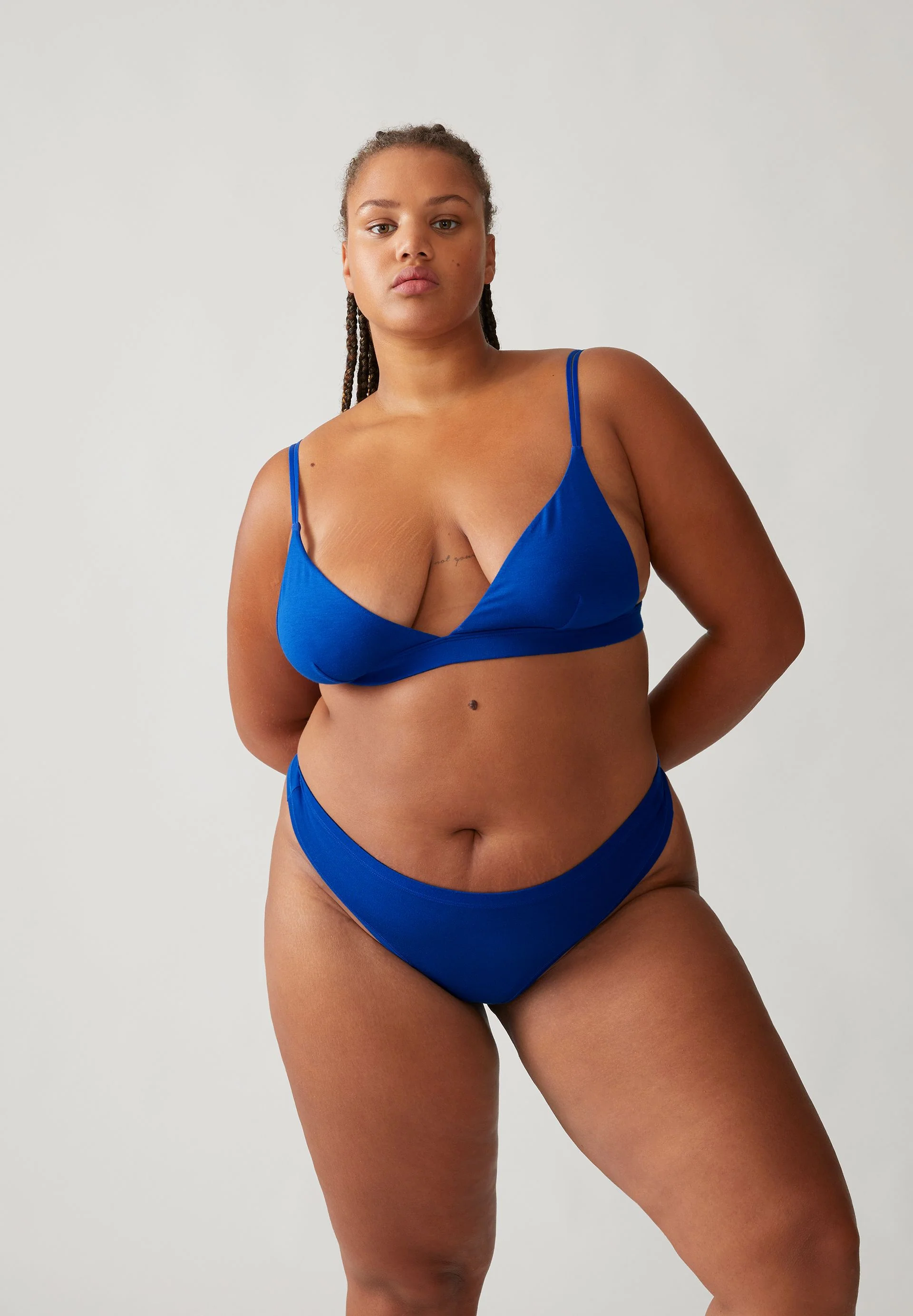 FAARA STRING | dynamo blue