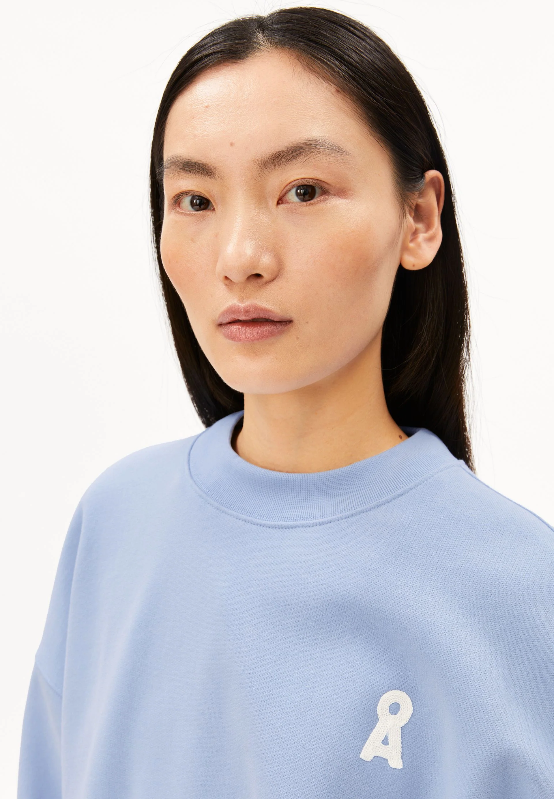 ICONIC Å ALIZAA SWEATSHIRT | soft blue - Image 3