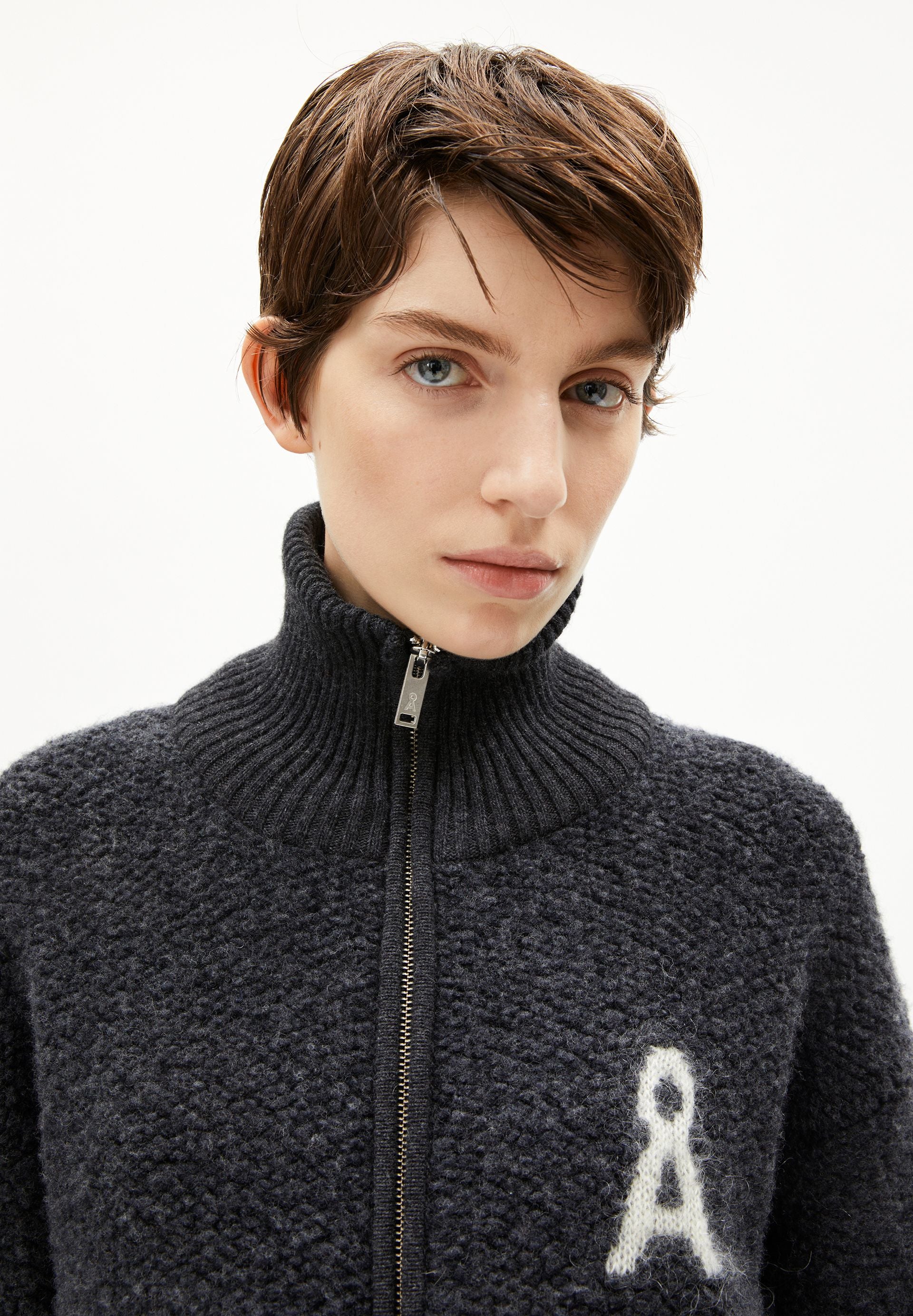 ICONIC Å BOUCLÉ STRICKJACKE | steel melange-oatmilk - Image 3