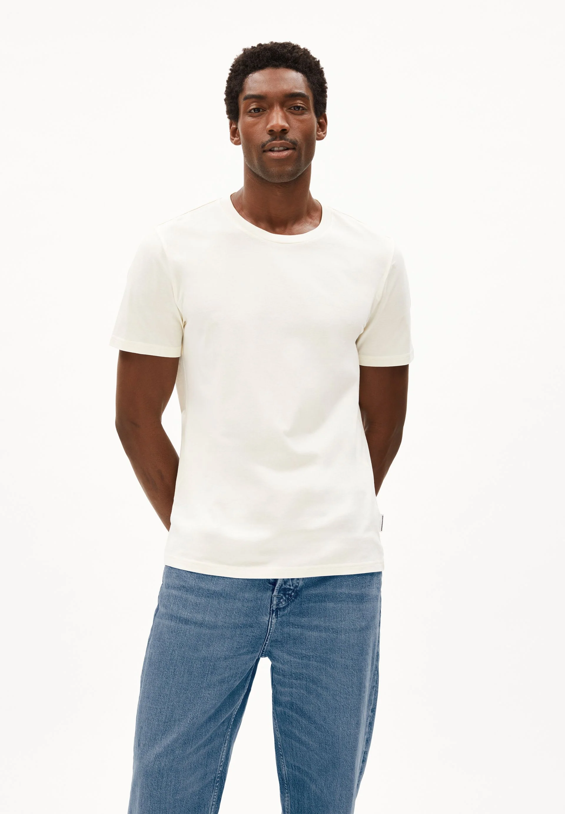 JAAMES T-SHIRT | oatmilk