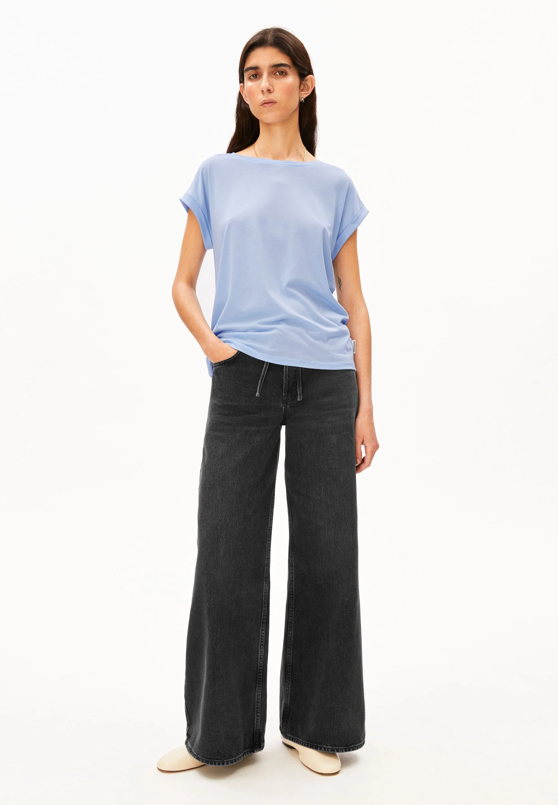 JILAANA T-SHIRT | soft blue - Image 5