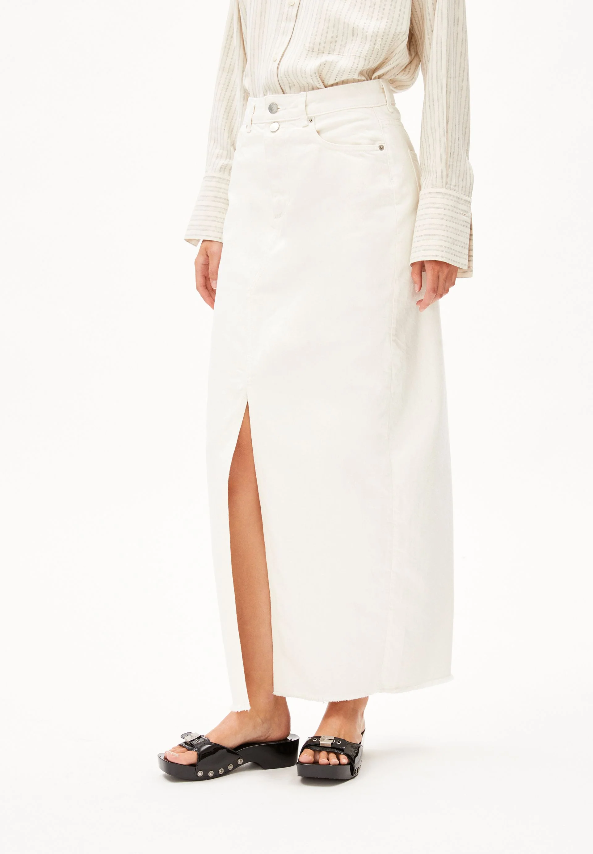 KITAARI DEMI | white