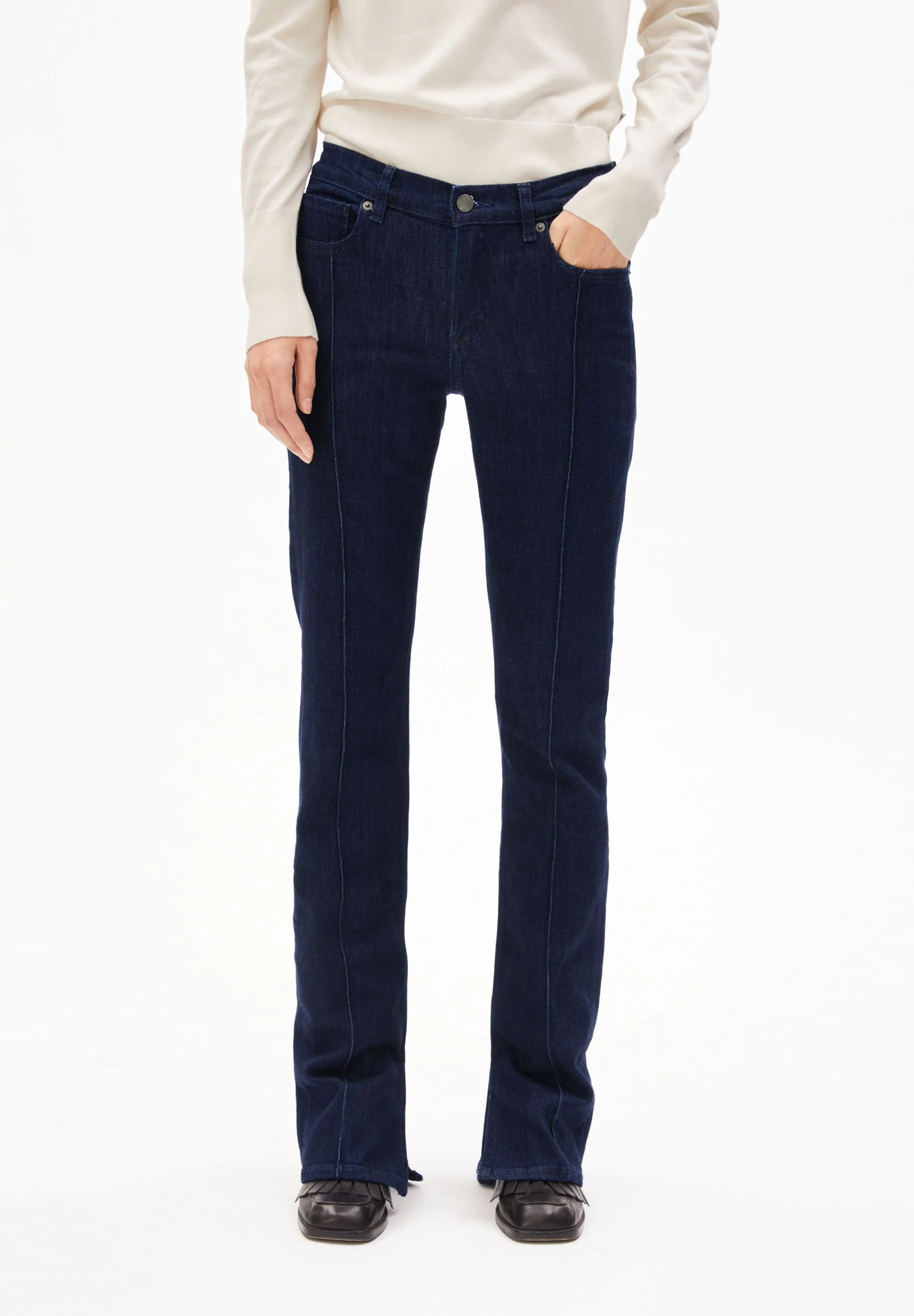 LINDAA LOW | dark cyanic