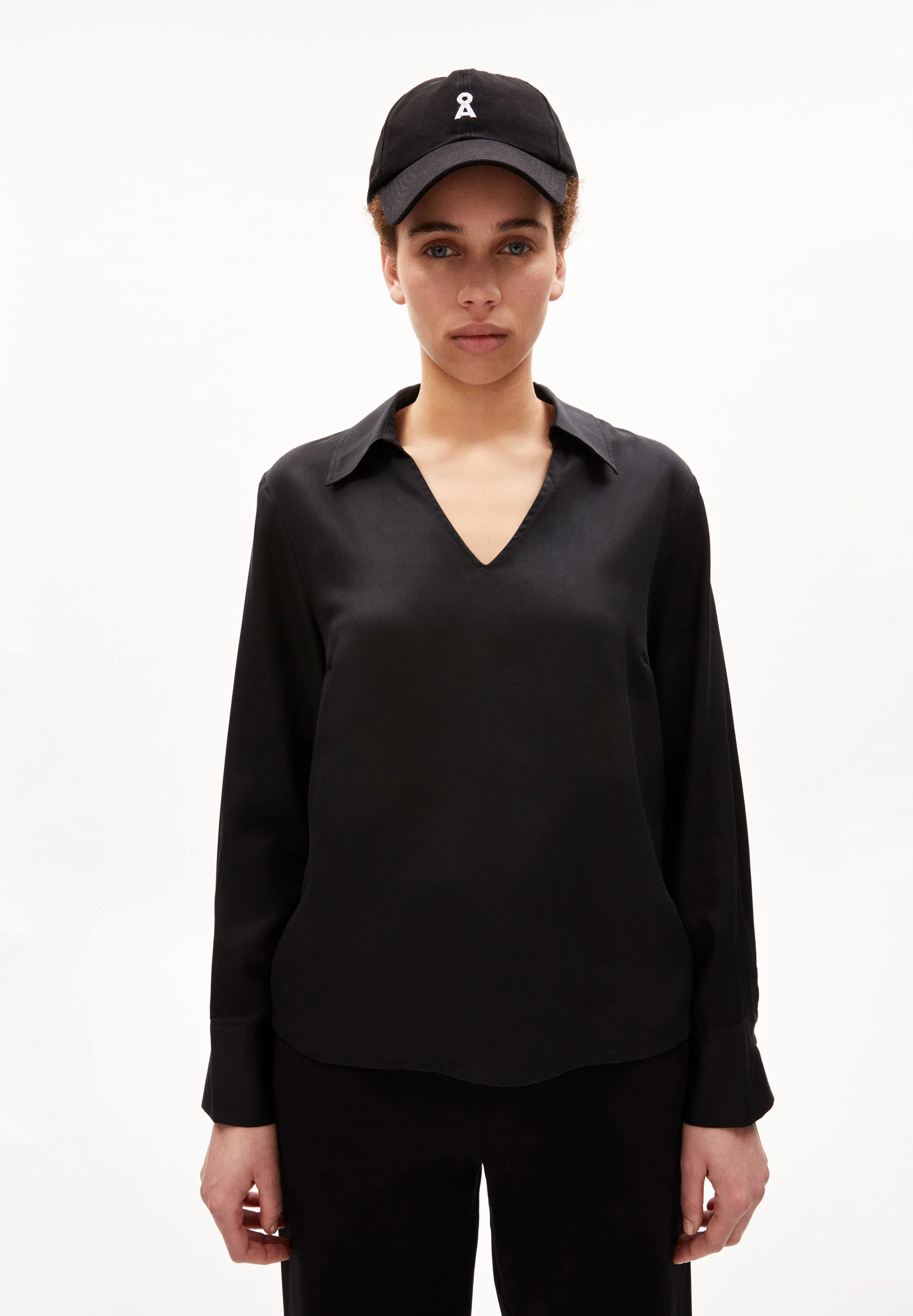LUISAA | black