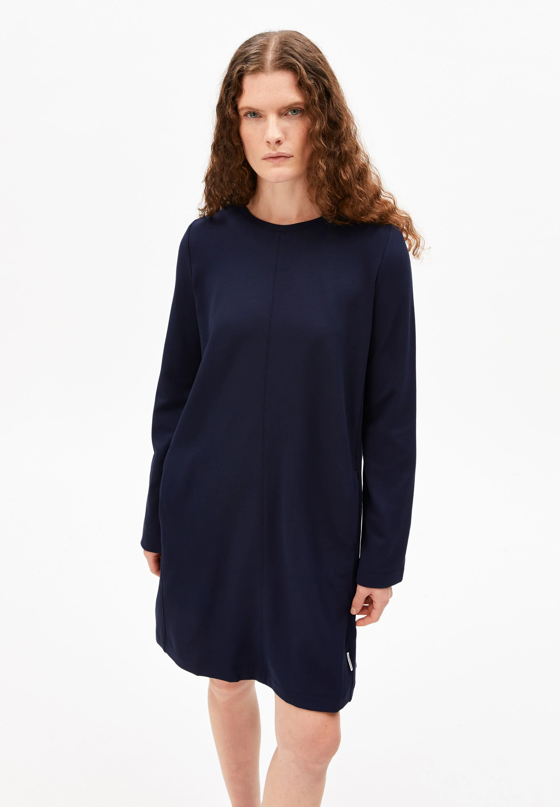 MAARILIANA LANGÄRMLIGES JERSEYKLEID | tinted navy