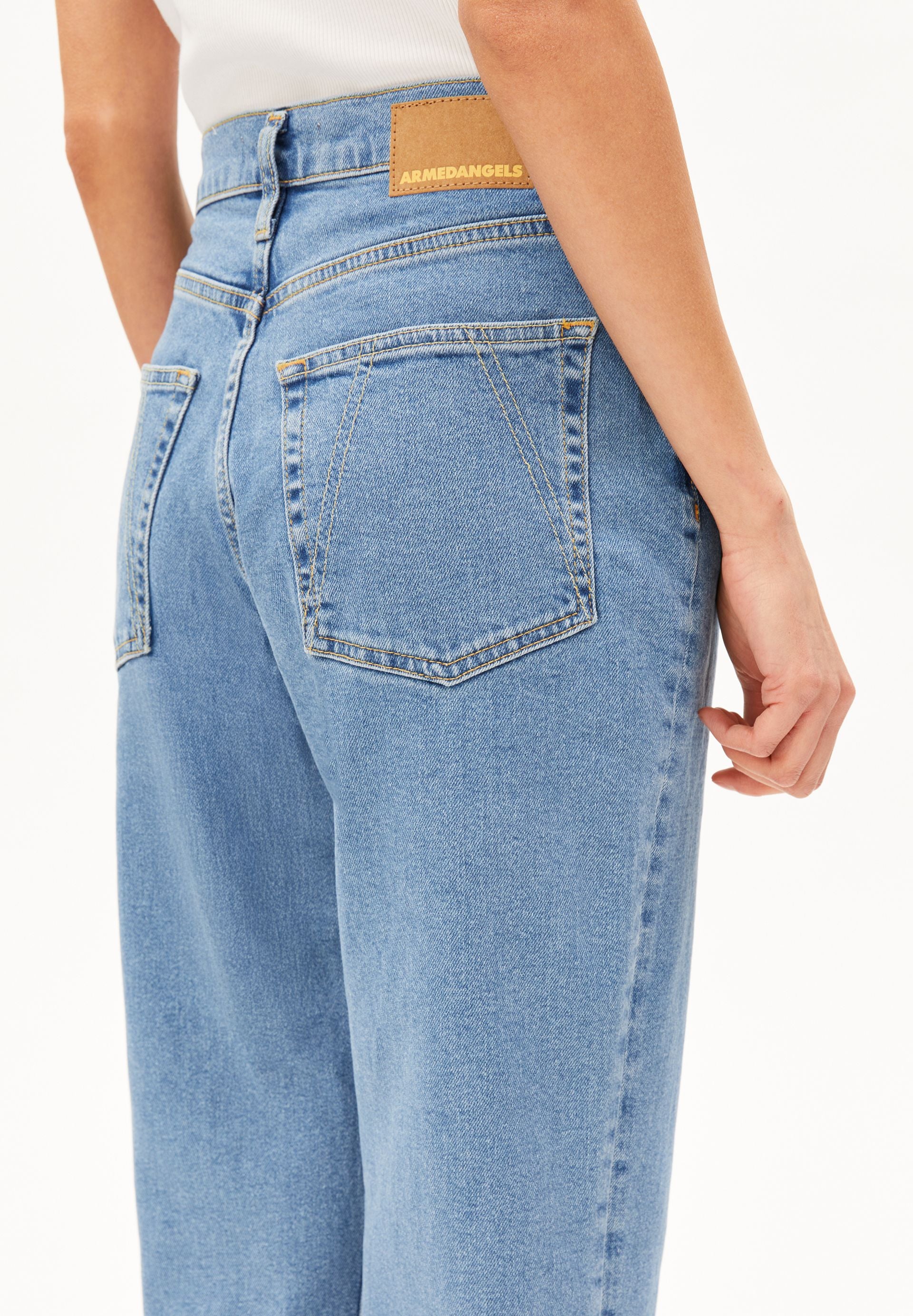 MAIRAA HIGH WAIST MOM JEANS | europie - Image 3
