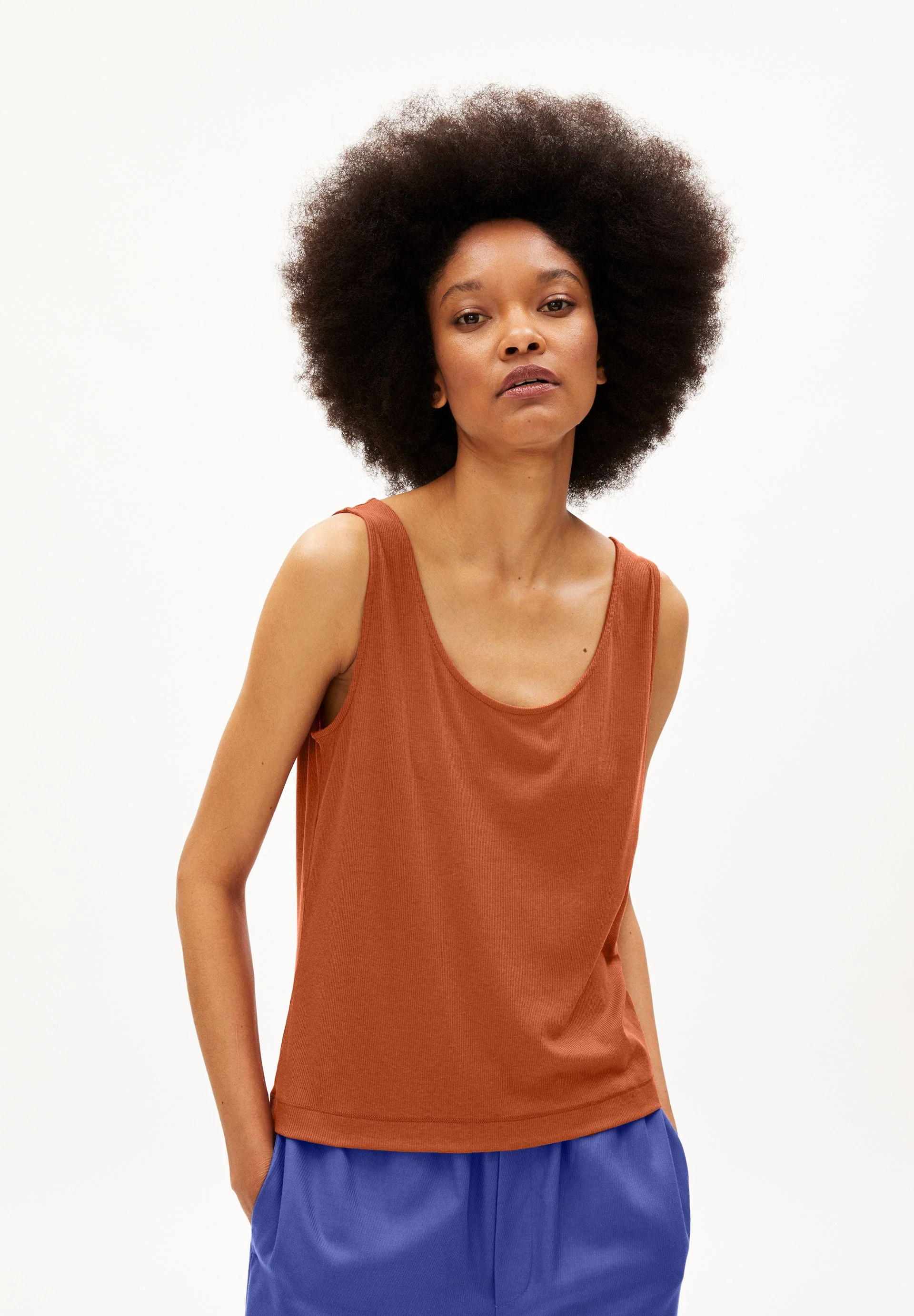 MINAAMI | reddish brown