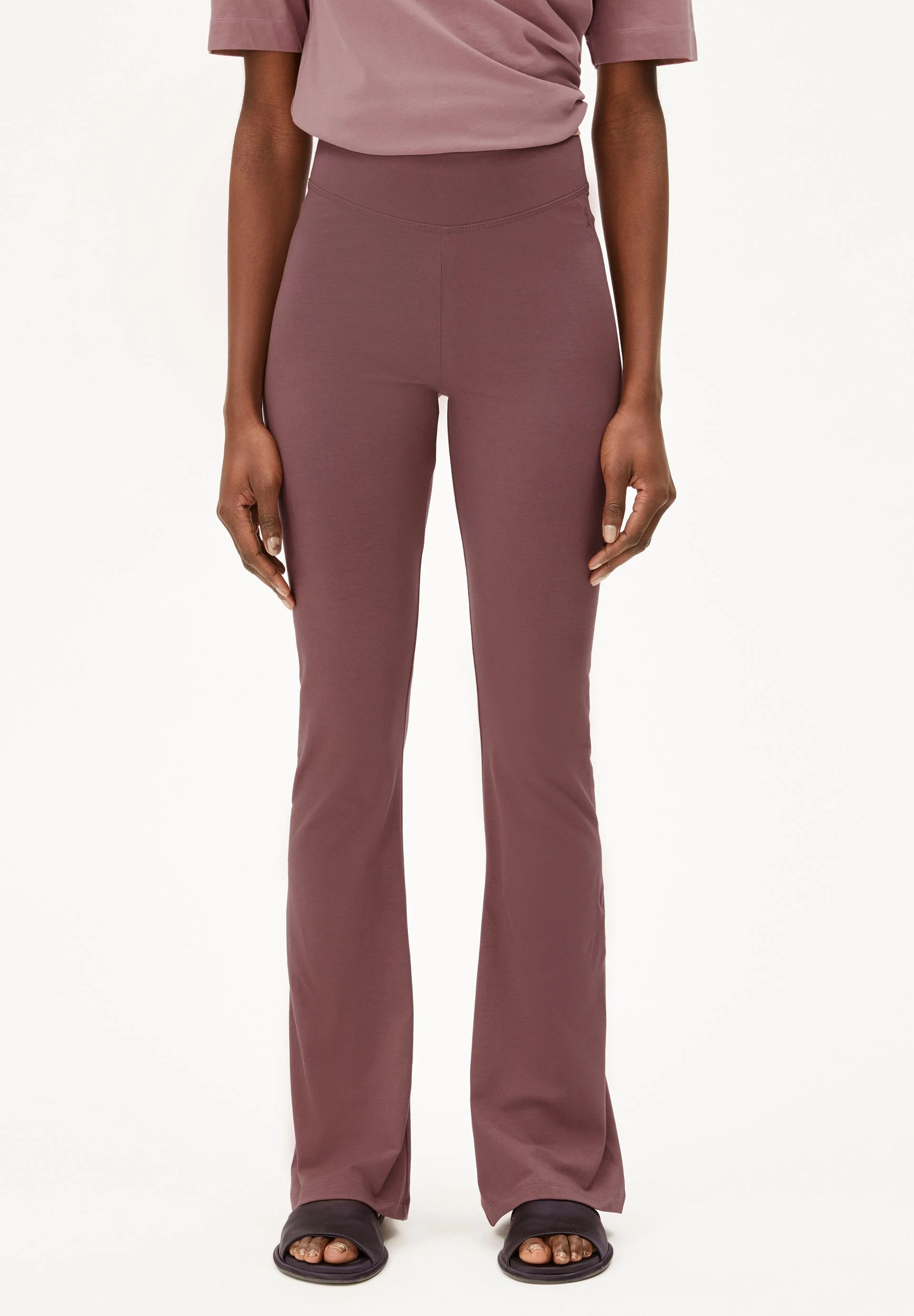 REHMAA LEGGINGS | dark berry