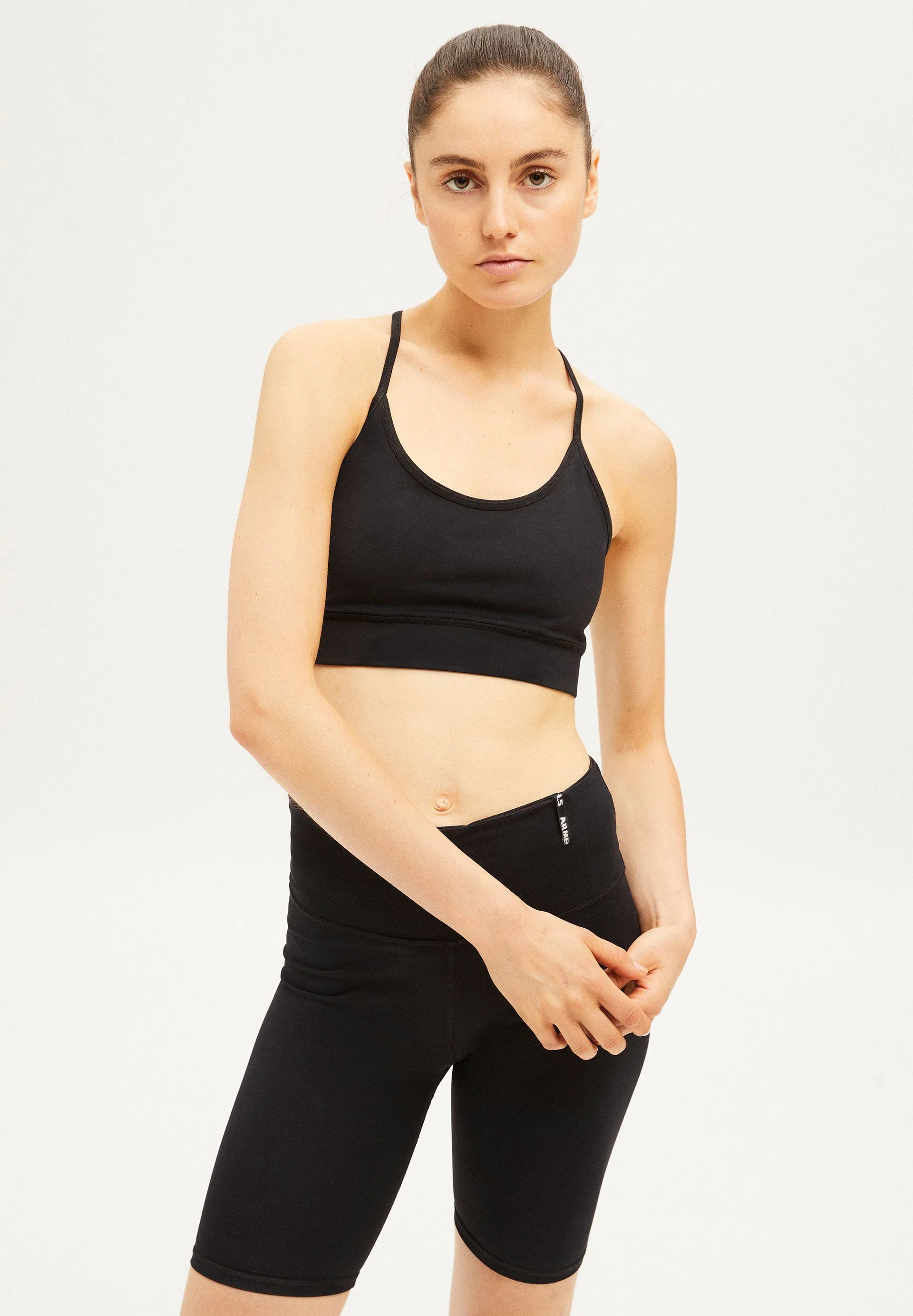 SAATYA | black