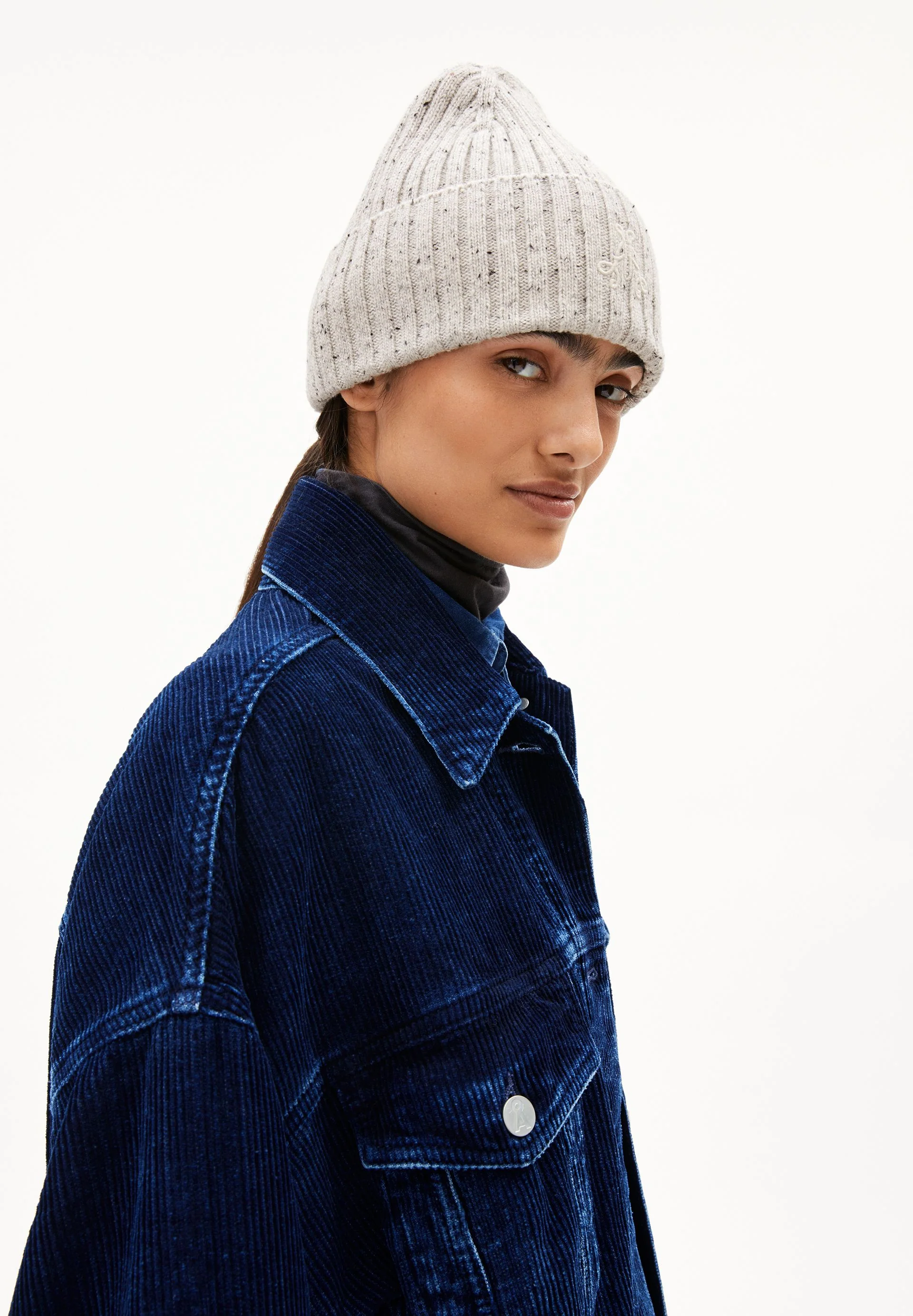 TAALEEN  TWEED | oatmilk-black