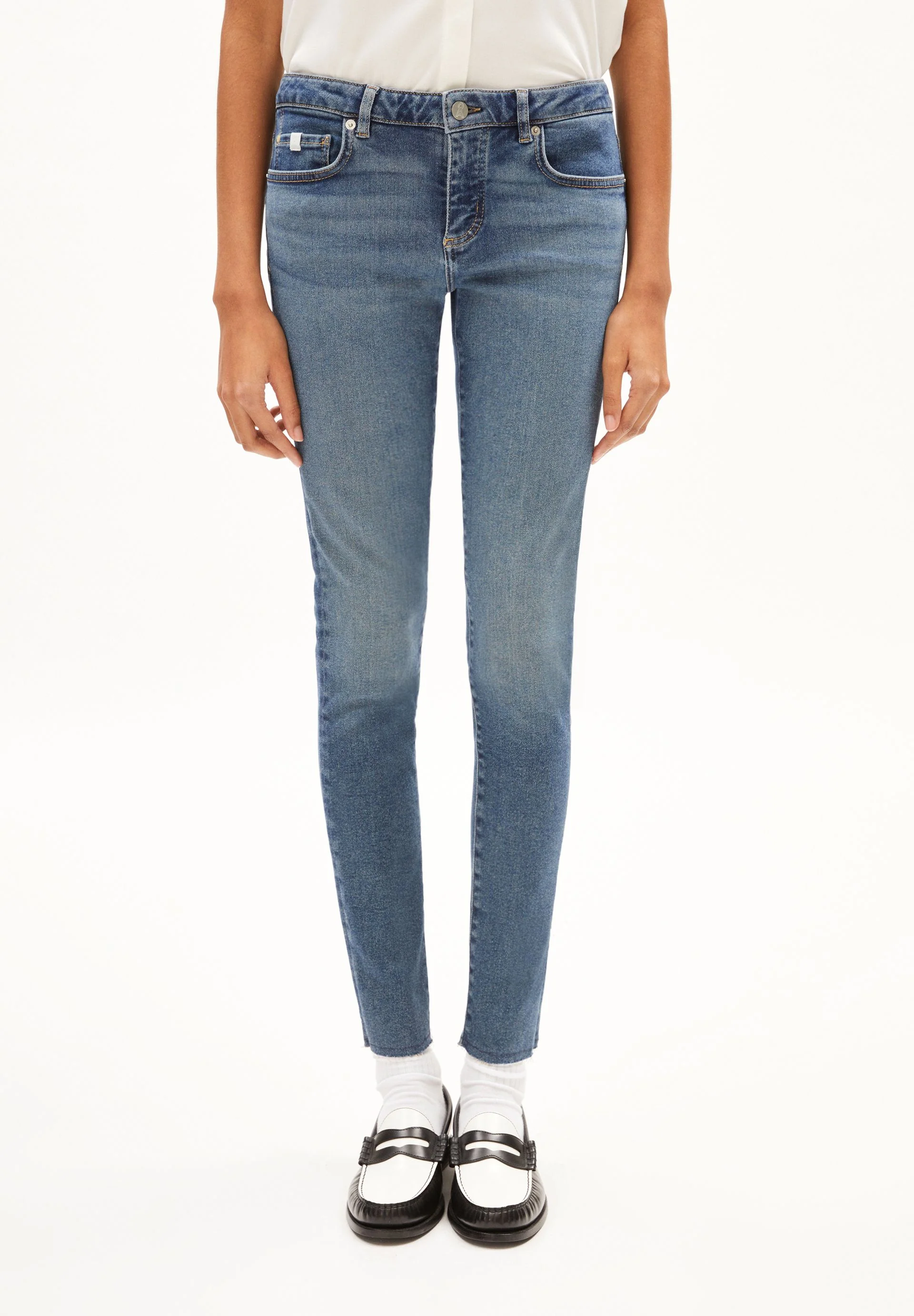 TAYNAA | dark liquid blue