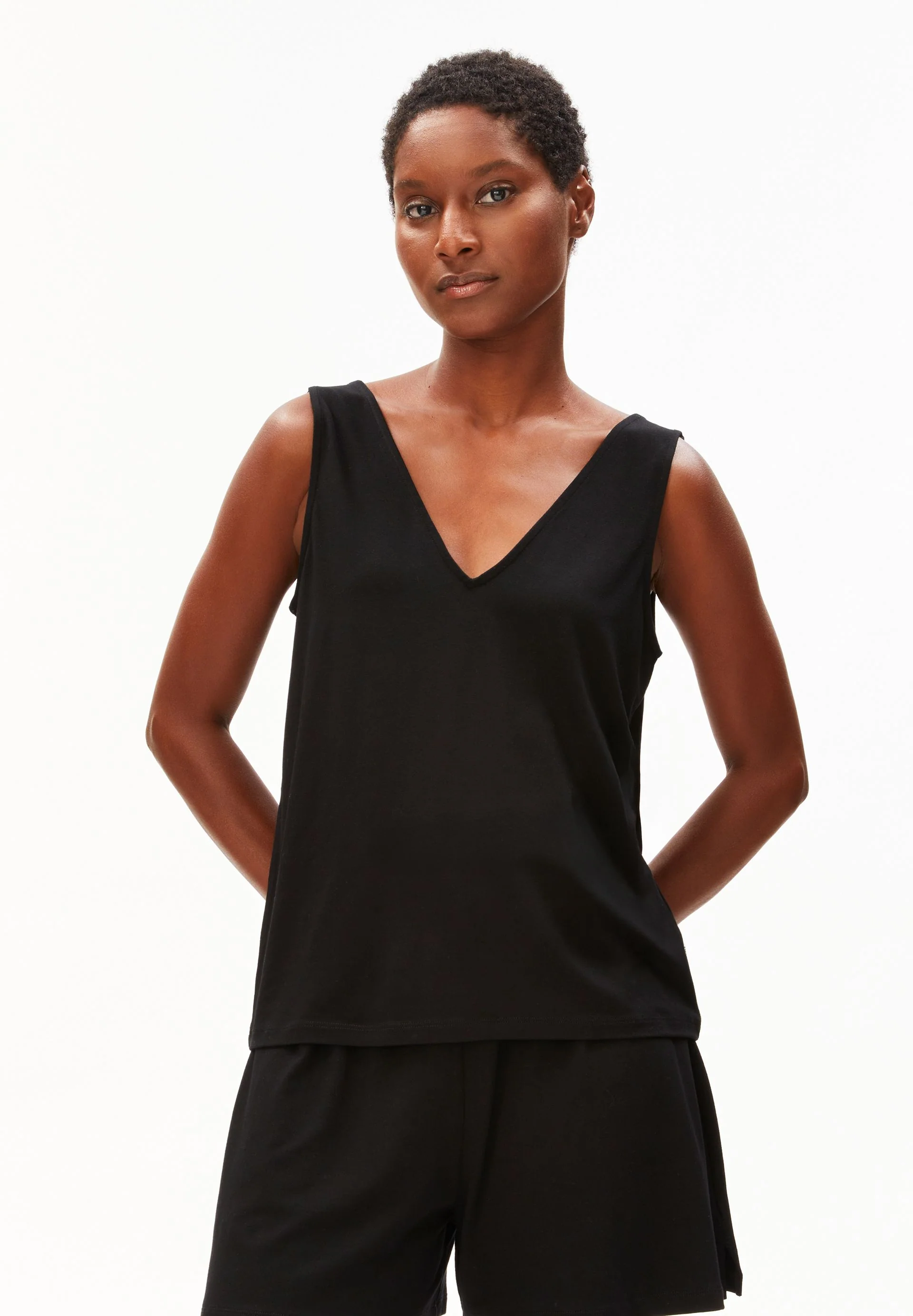 V-AUSSCHNITT JERSEY-TOP | black